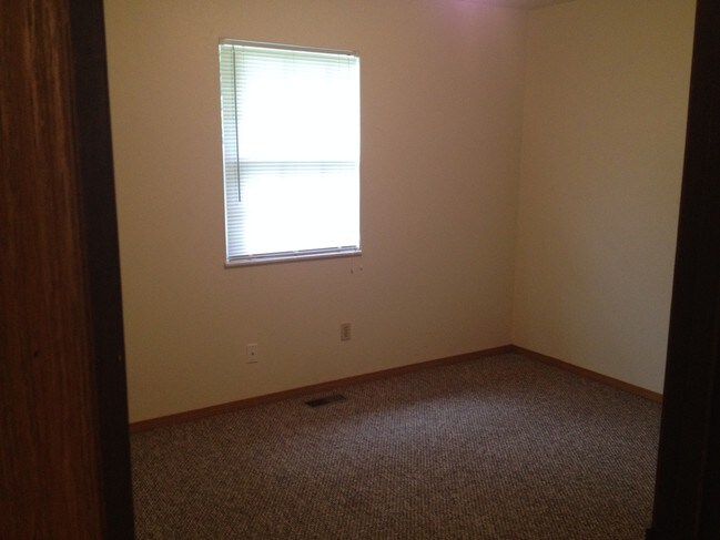 Bedroom 2 - 522 Pepperhill Ct