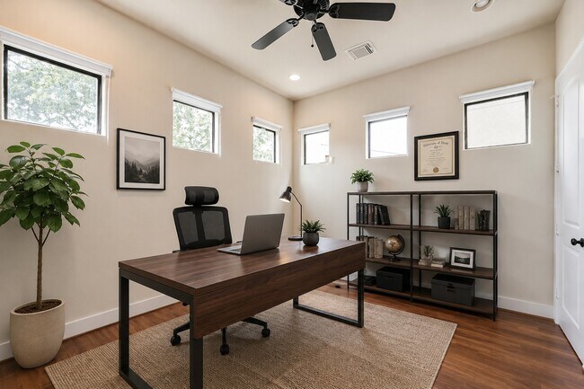 Building Photo - 11025 Robin Hood Ct