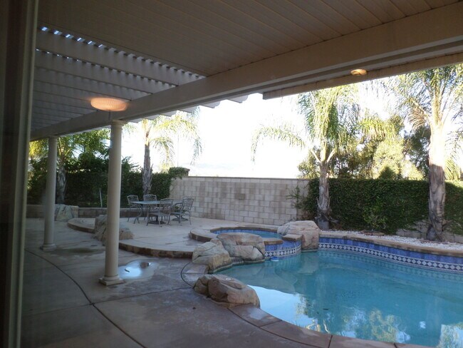 Building Photo - Gorgeous 4 bedroom 2.5 bath Temecula Home ...