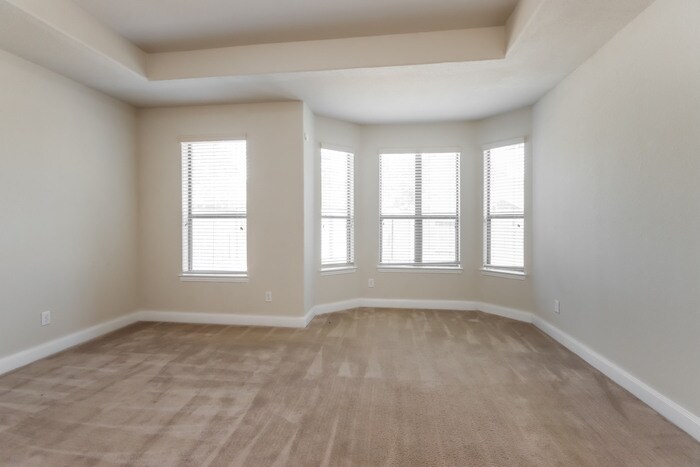 Building Photo - 26049 Kingshill Dr
