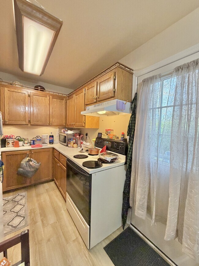 Building Photo - 305 Lake St