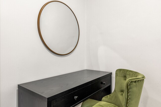 Building Photo - 1400 N Orange Dr