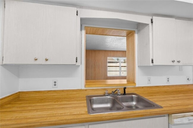 Building Photo - 2814 20th Ave Dr W