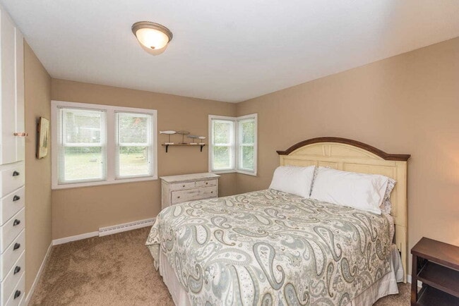 Building Photo - Upper Hay is a great fishing lake, you can fish right off the dock! This 4 bedroom 2 bath home of...