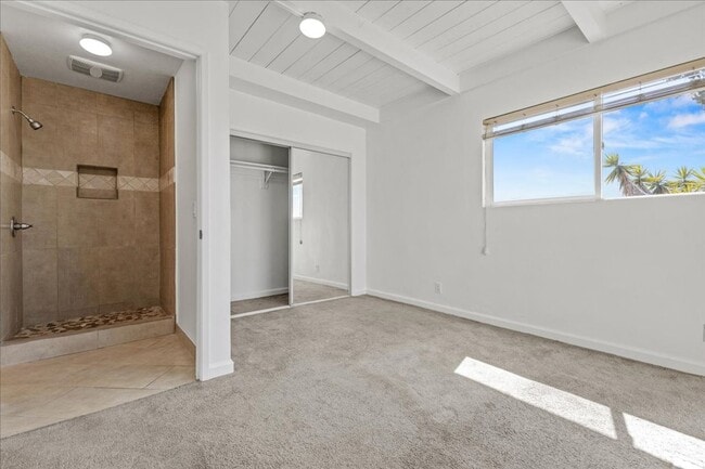 Building Photo - Upper Seaside four bedroom and two bath