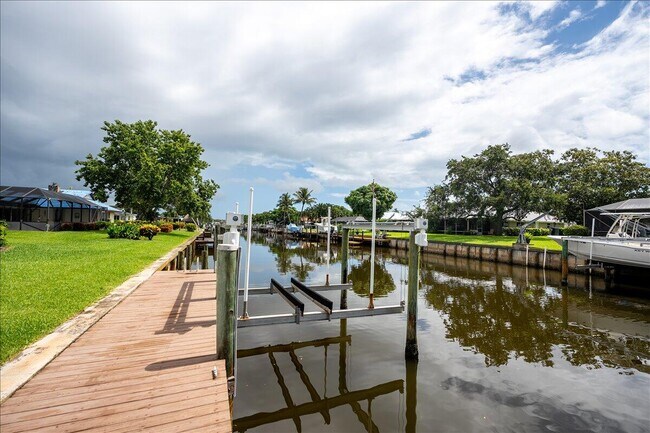 Building Photo - 2066 5th Ct SE