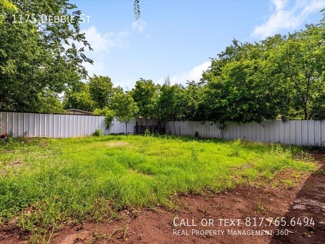 Building Photo - 1175 Debbie Dr