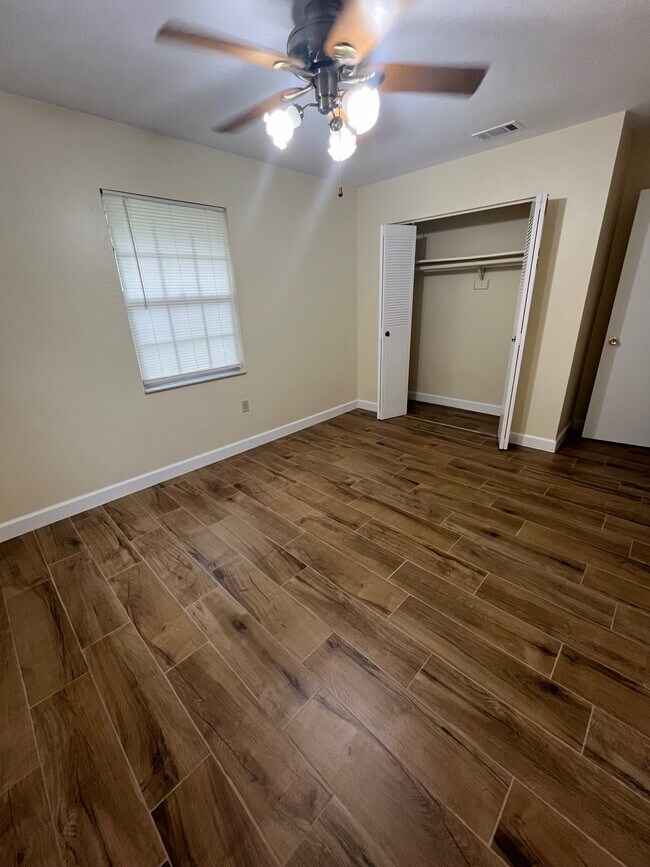Building Photo - 7214 SW 44th Pl