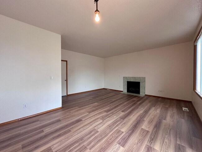 Building Photo - Beautiful Move-In Ready Single-Family Home on a Corner Lot in Gresham!