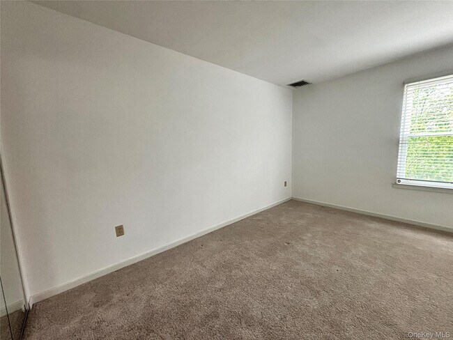 Building Photo - 504 Continental Dr