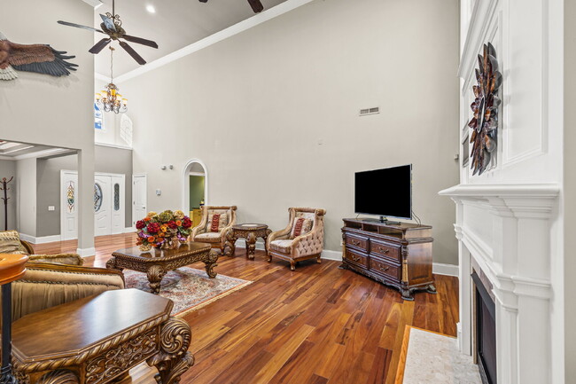 Building Photo - "Luxurious 4-Bed Oasis with Granite Countertops & Cozy Fireplace in Charlotte - 3914 Sq Ft of Ele...