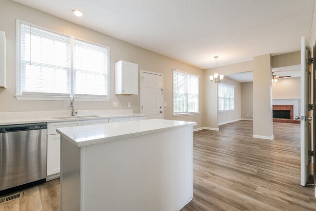 Building Photo - 293 Derby Run