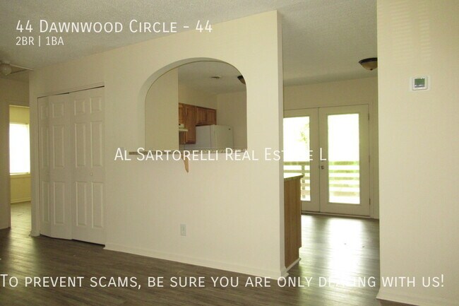 Building Photo - Pet Friendly Condo close to town and ready...