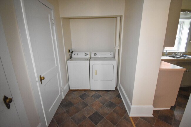 Building Photo - RTSA301