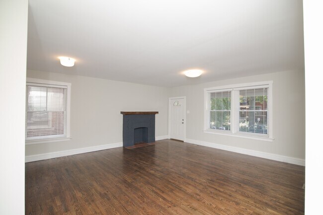 Building Photo - 3116 Lackland Ave