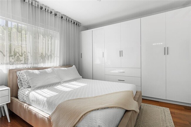 Building Photo - 927 Euclid Ave