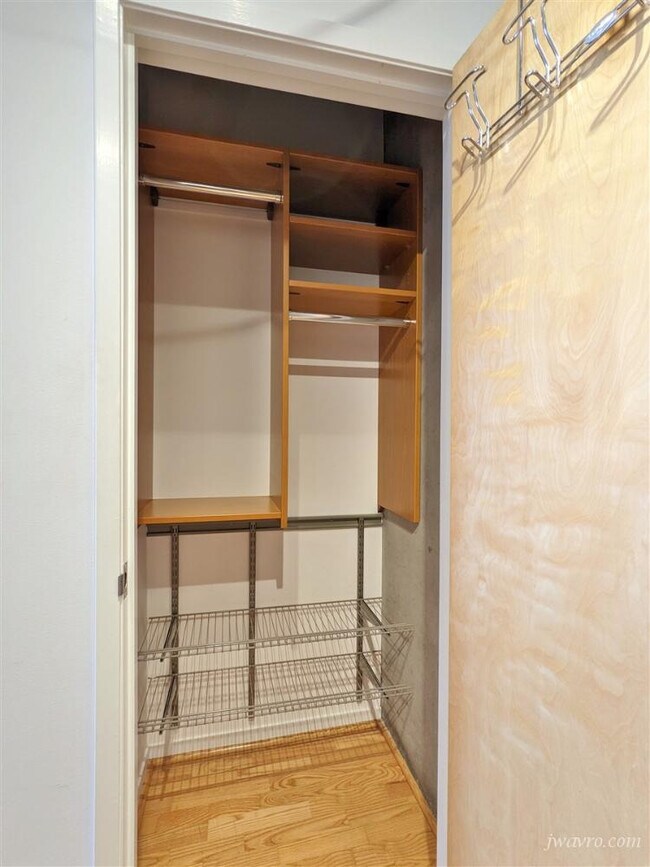 Building Photo - 77 Dow Pl