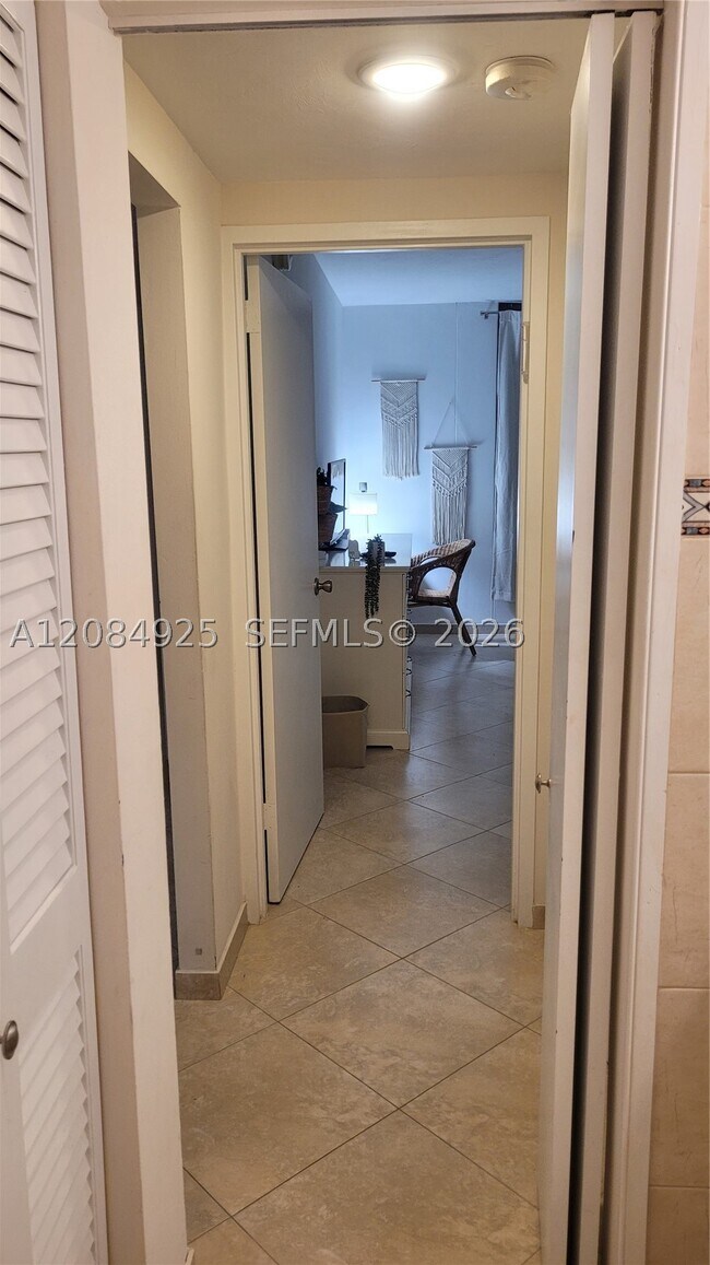 Building Photo - 2899 Collins Ave
