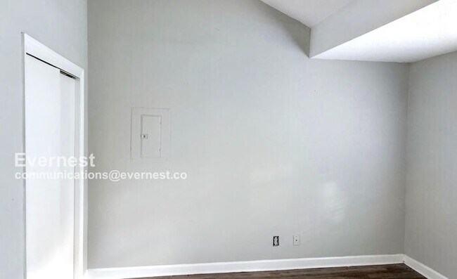 Building Photo - 1320 Ely Rd