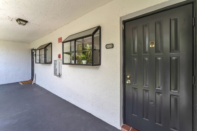 Building Photo - 1224 S Military Trail