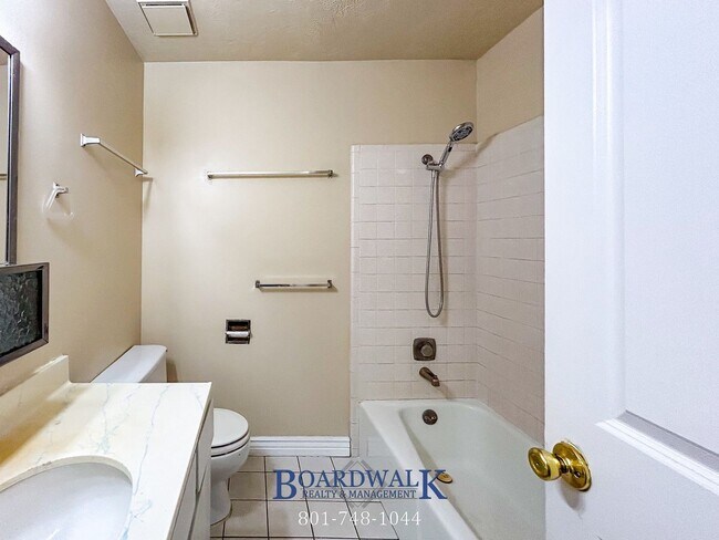 Building Photo - 2106 Western Charm Dr