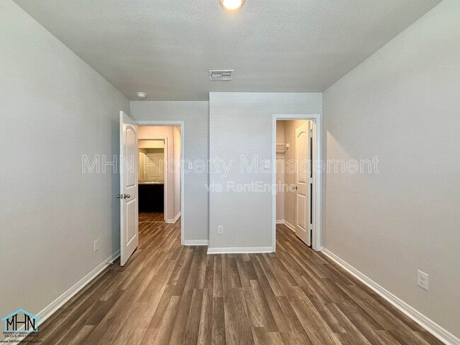 Building Photo - 10950 Chippewa Trce