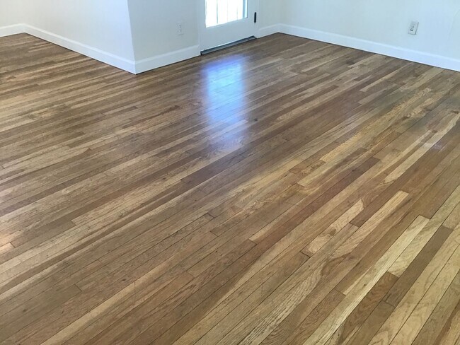 Building Photo - Modern, beautiful 3Bdrm, 2ba unfurnished i...