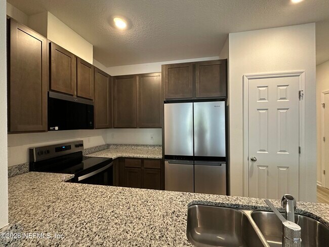 Building Photo - 162 BEACH PALM Ct