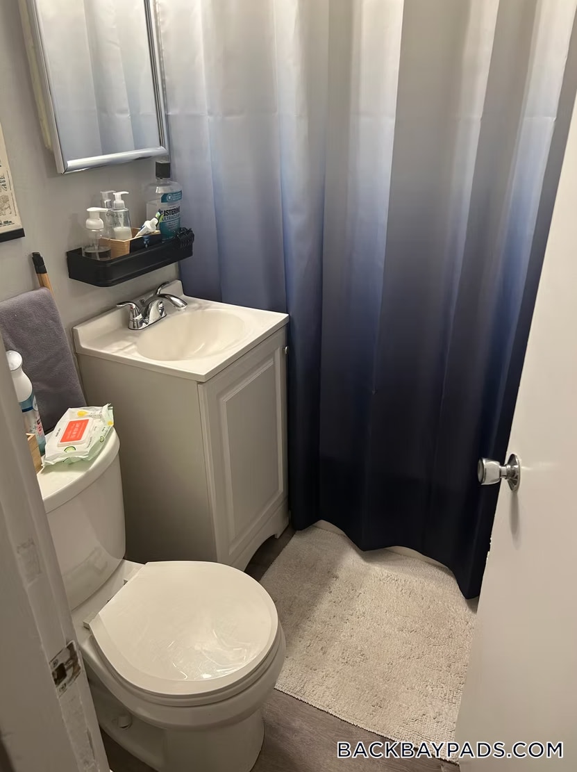 Building Photo - 583 Beacon St