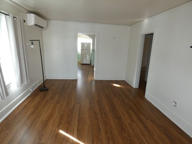 Building Photo - Centrally located 2 bedroom