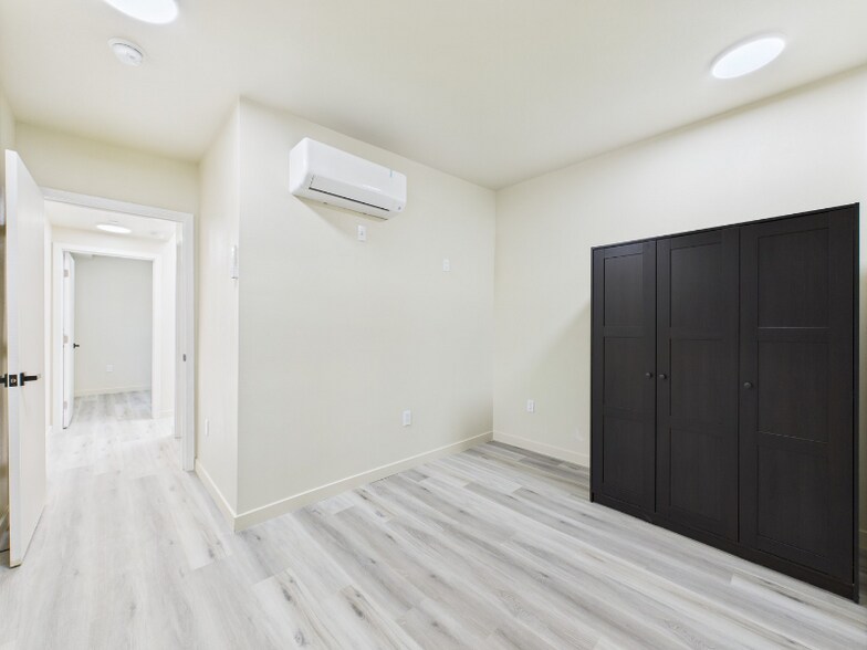 Building Photo - 8453 Langdon Ave