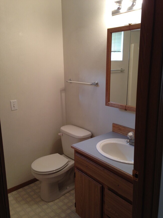 Building Photo - 906 Juniper Ave