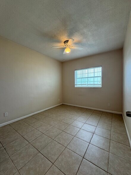 Front bedroom - 405 Upper 8th Avenue South