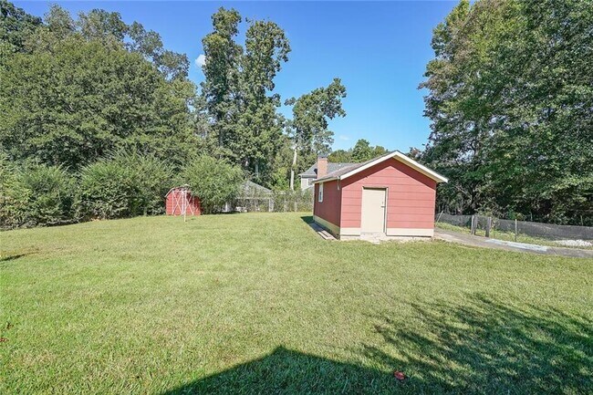 Building Photo - 2055 Anderson Dr SE