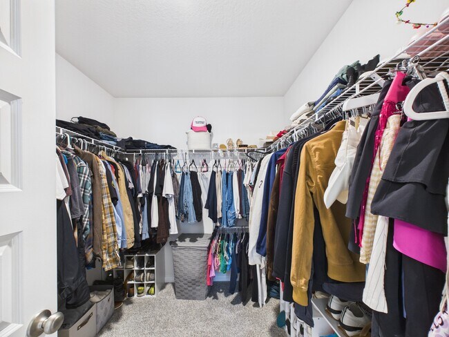 Building Photo - 8775 Clearbrook Dr