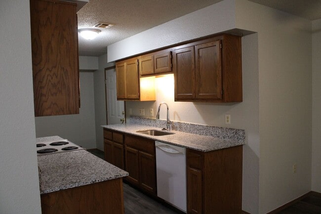 Building Photo - Newly Updated With Fresh Paint, Flooring & Countertops Throughout!