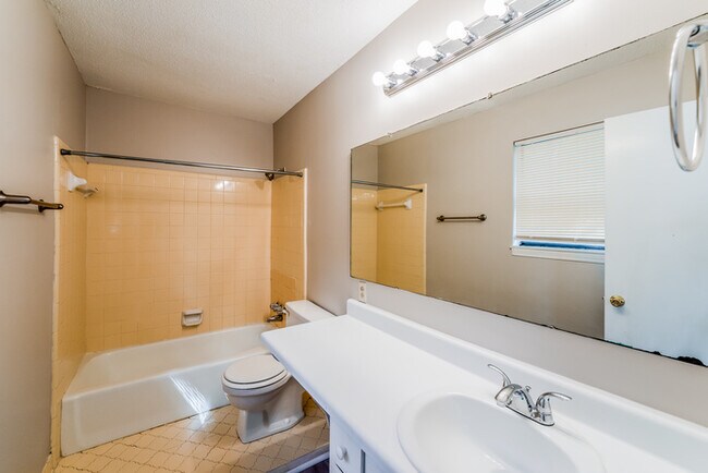 Building Photo - 4054 Brookmont Dr