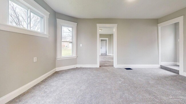 Building Photo - Lorain/W.73 neighborhood, updated 3 bed/1 bath single family house.