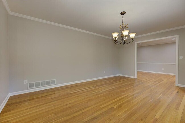 Building Photo - 1837 Chancery Ln