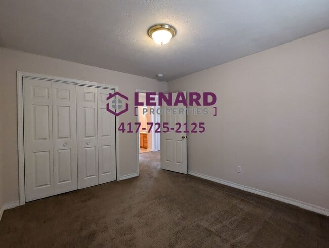 Building Photo - Large 3 Bedroom Home Ready for Move In!
