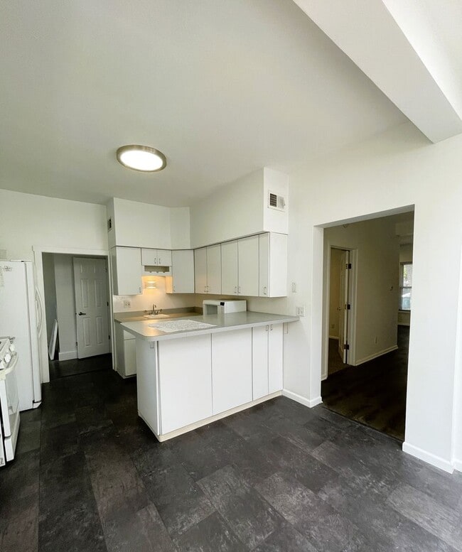 Building Photo - $1975 FOR RENT - SINGLE UPDATED FAMILY HOU...