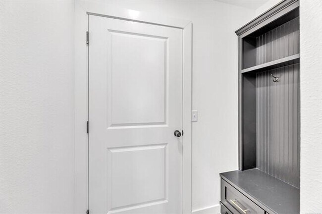 Building Photo - Stunning 4 Bed 3 Bath Broken Arrow Gem