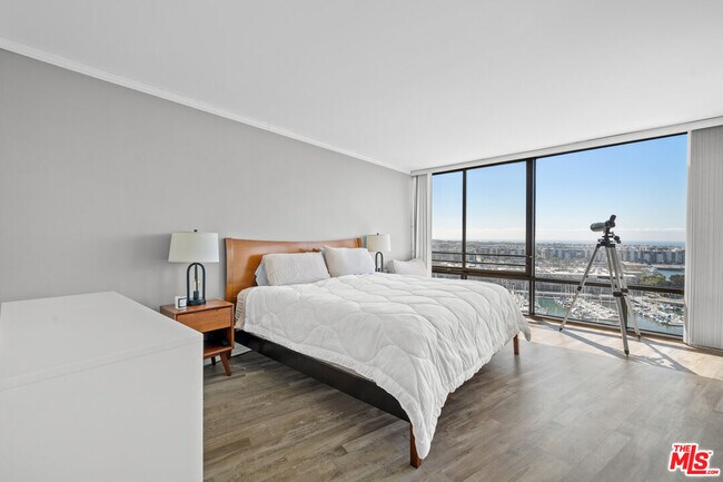 Building Photo - 4314 Marina City Dr