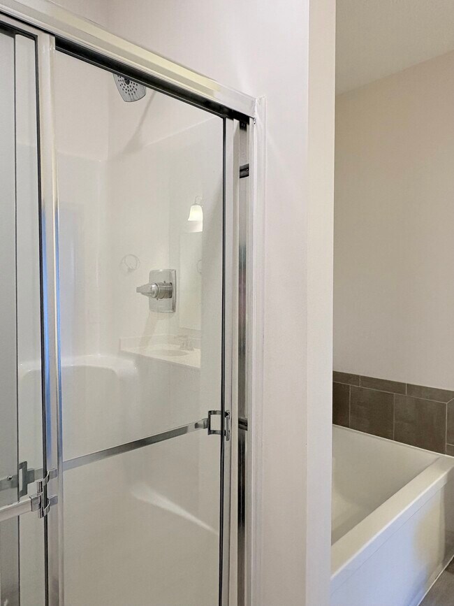 Building Photo - 839 Sweet Bay Ave