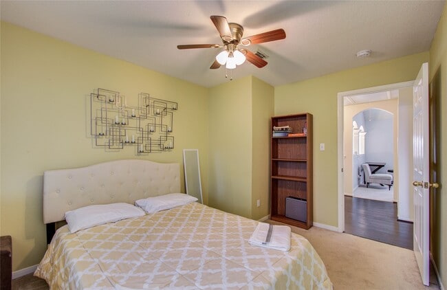 Building Photo - 3219 Leila Oaks Dr