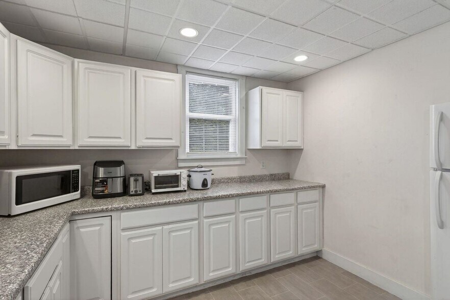 Building Photo - 178 Exeter