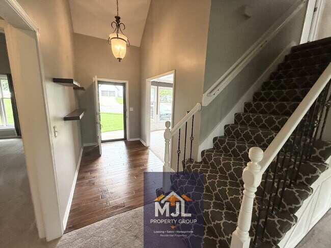 Building Photo - Executive 5 BR Cul-de-Saq Home In Blue Valley Schools | Private Wooded View | Finished Walkout Ba...