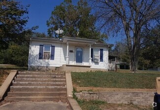 Building Photo - Handy Man Special! - $295 Month / $500 Down
