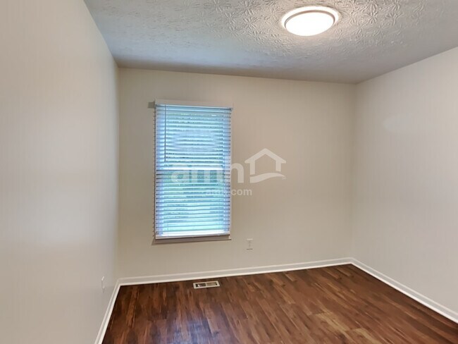 Building Photo - 536 Richwood Drive