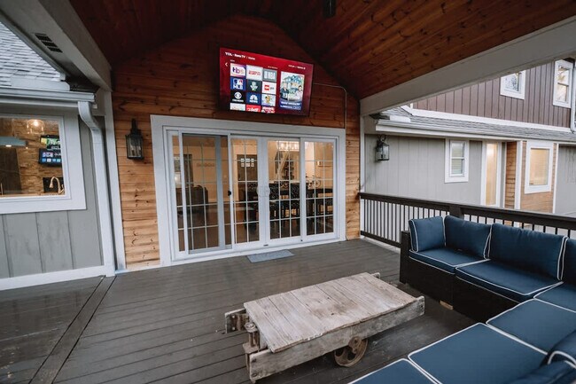 Building Photo - 2104 Almand Dr